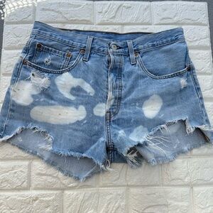 Levi’s 501 Original Fit high rise shorts size 30 bleached